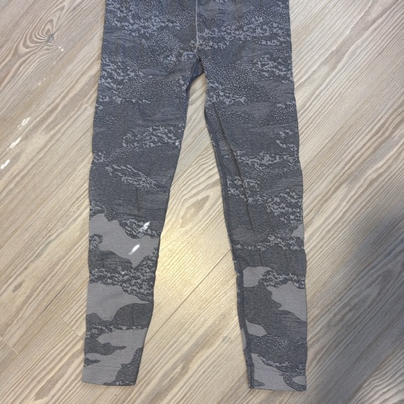 Gymshark ADAPT CAMO SEAMLESS LEGGINGS Size M Evening Blue - Picture 4 of 4